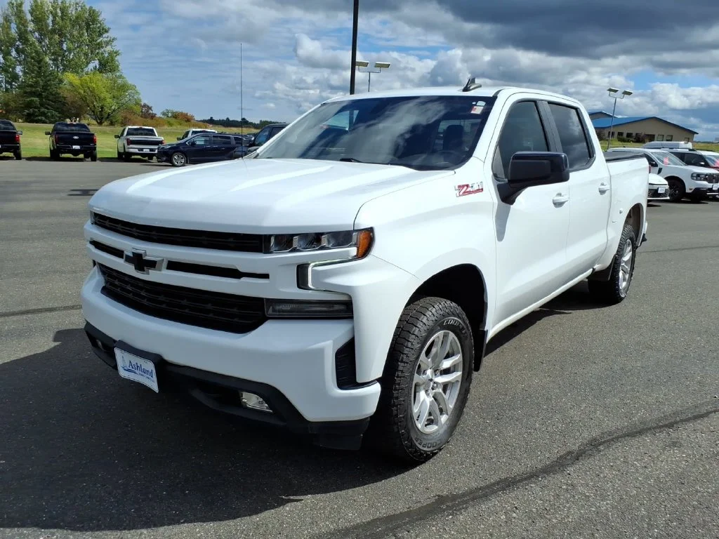 Used 2021 White Chevrolet RST image 3
