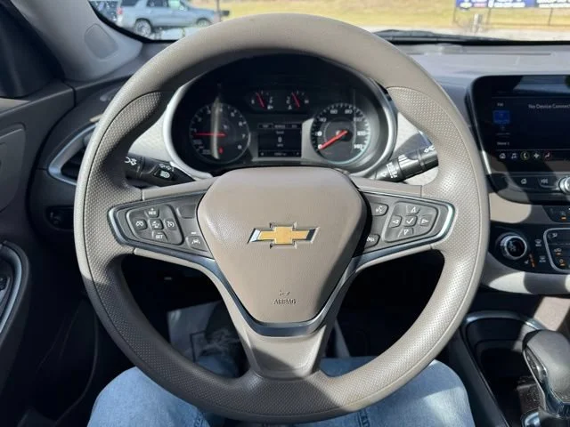 Used 2025 Summit White Chevrolet 1LT image 26