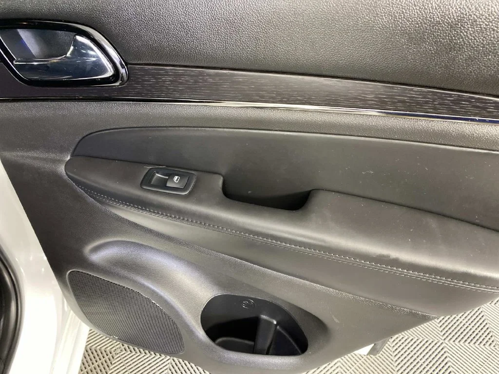 Used 2019 Bright White Clearcoat Jeep High Altitude image 23