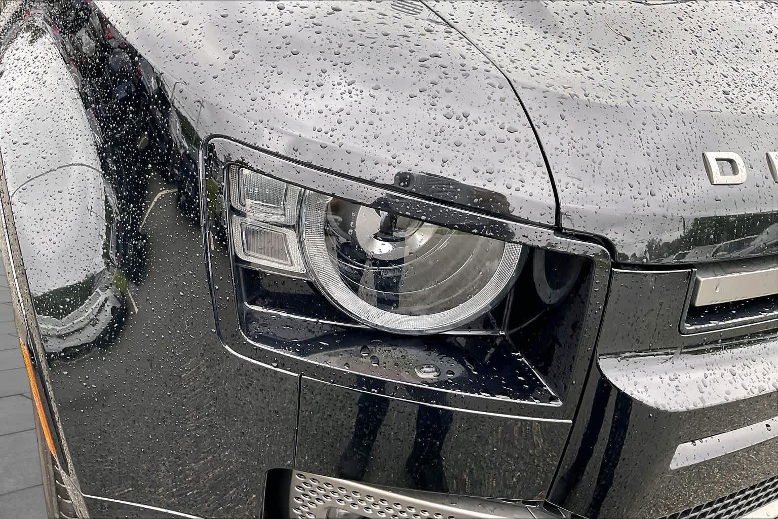 Used 2025 Santorini Black Metallic Land Rover X-Dynamic SE image 25