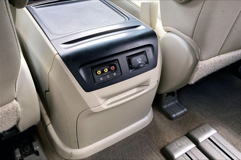Used 2015 White Toyota XLE Premium image 10