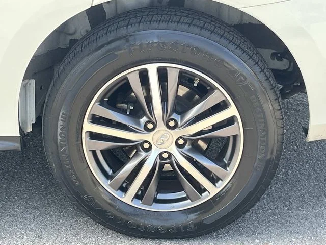 Used 2017 White INFINITI Base image 11