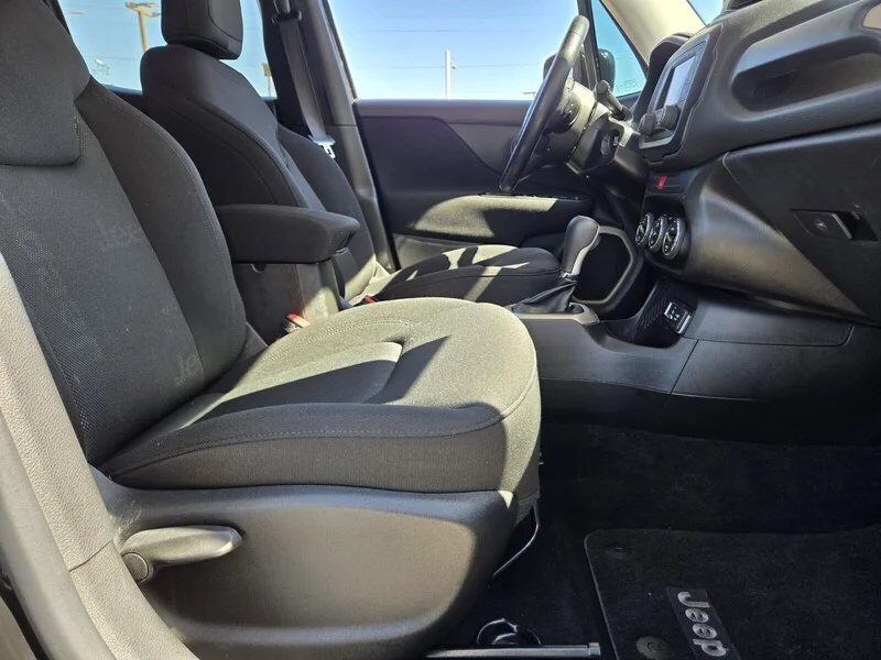 Used 2016 Black Jeep Latitude image 12
