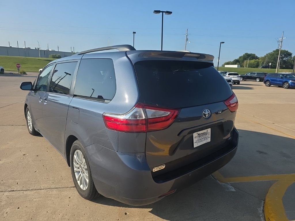 Used 2015 Blue Toyota XLE image 7