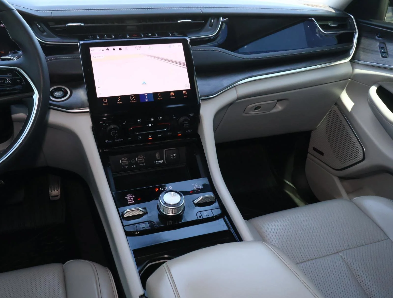 2023 Jeep Grand Cherokee Overland - Photo 11