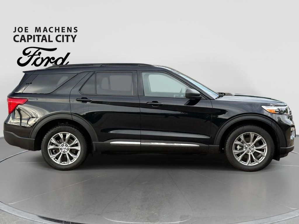 Used 2023 Agate Black Metallic Ford XLT image 3