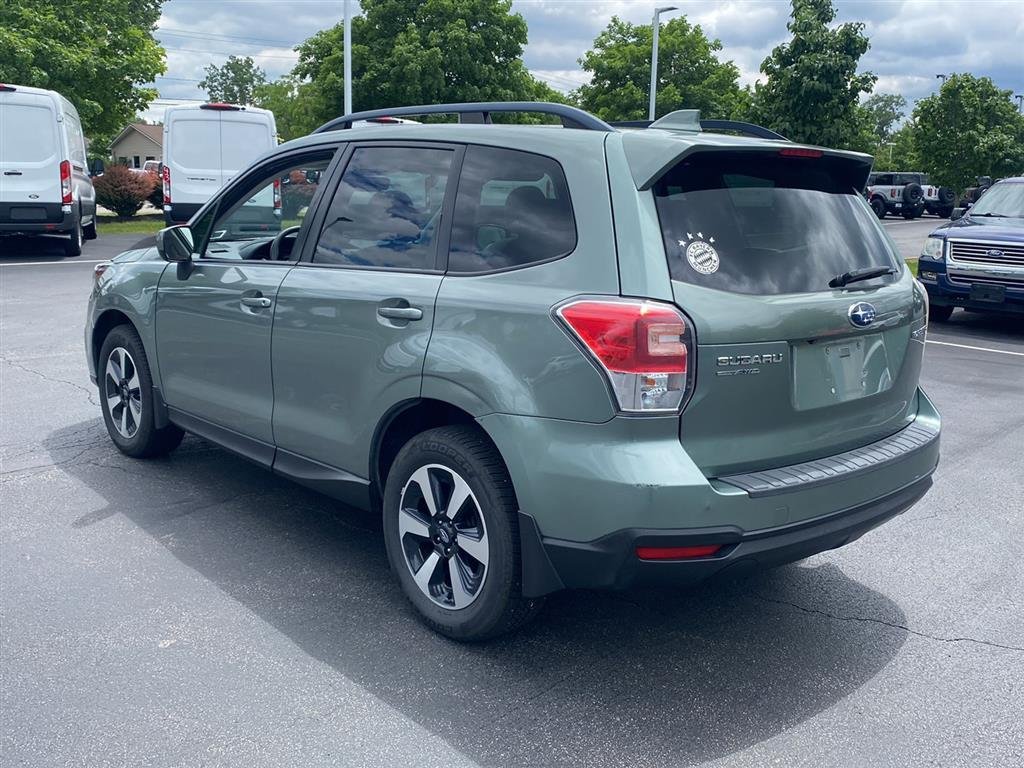 Used 2018 Jasmine Green Metallic Subaru Premium image 9