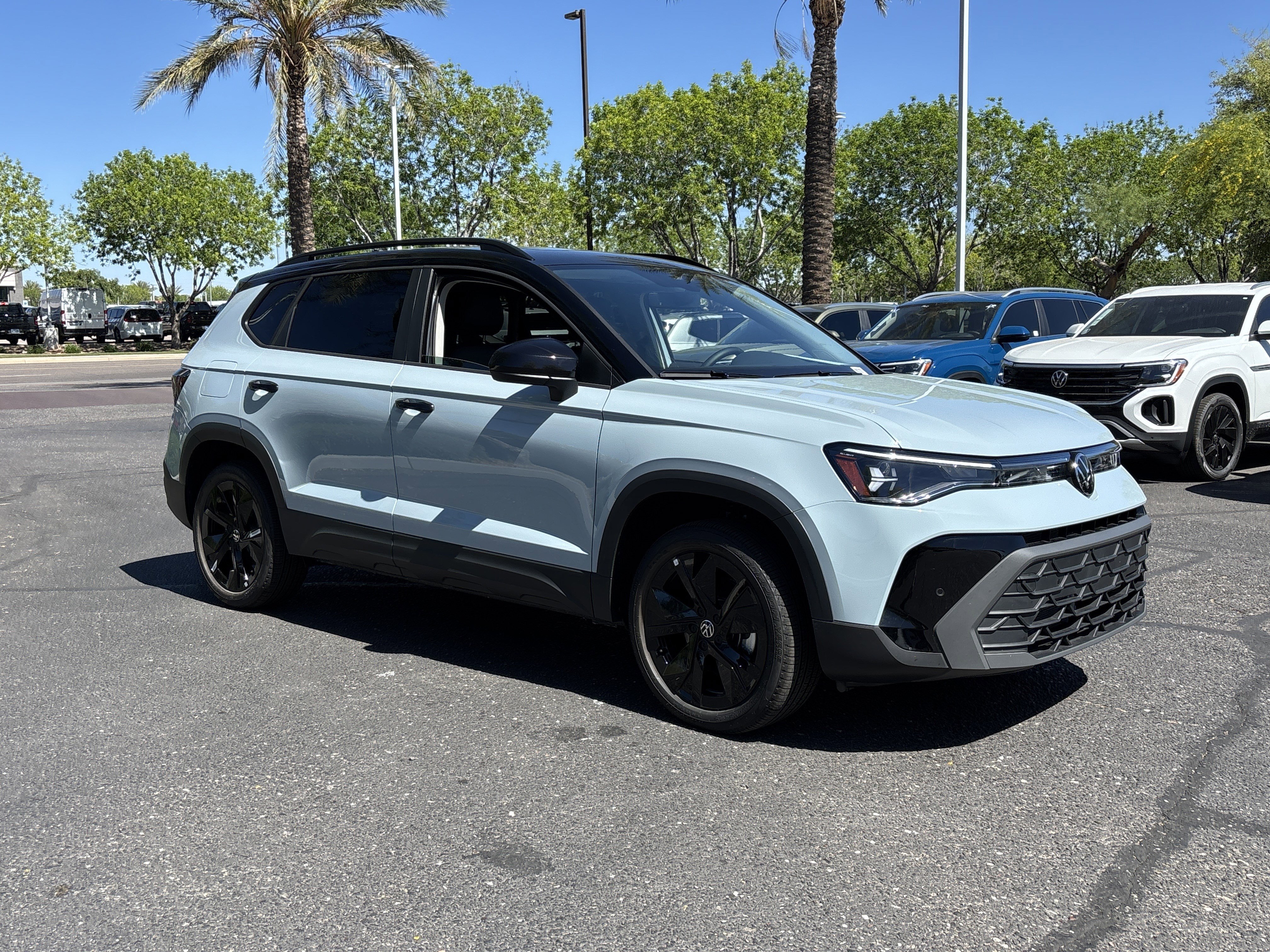 New 2026 Monument Gray w/Dp Blk Rf Volkswagen SE Black image 4