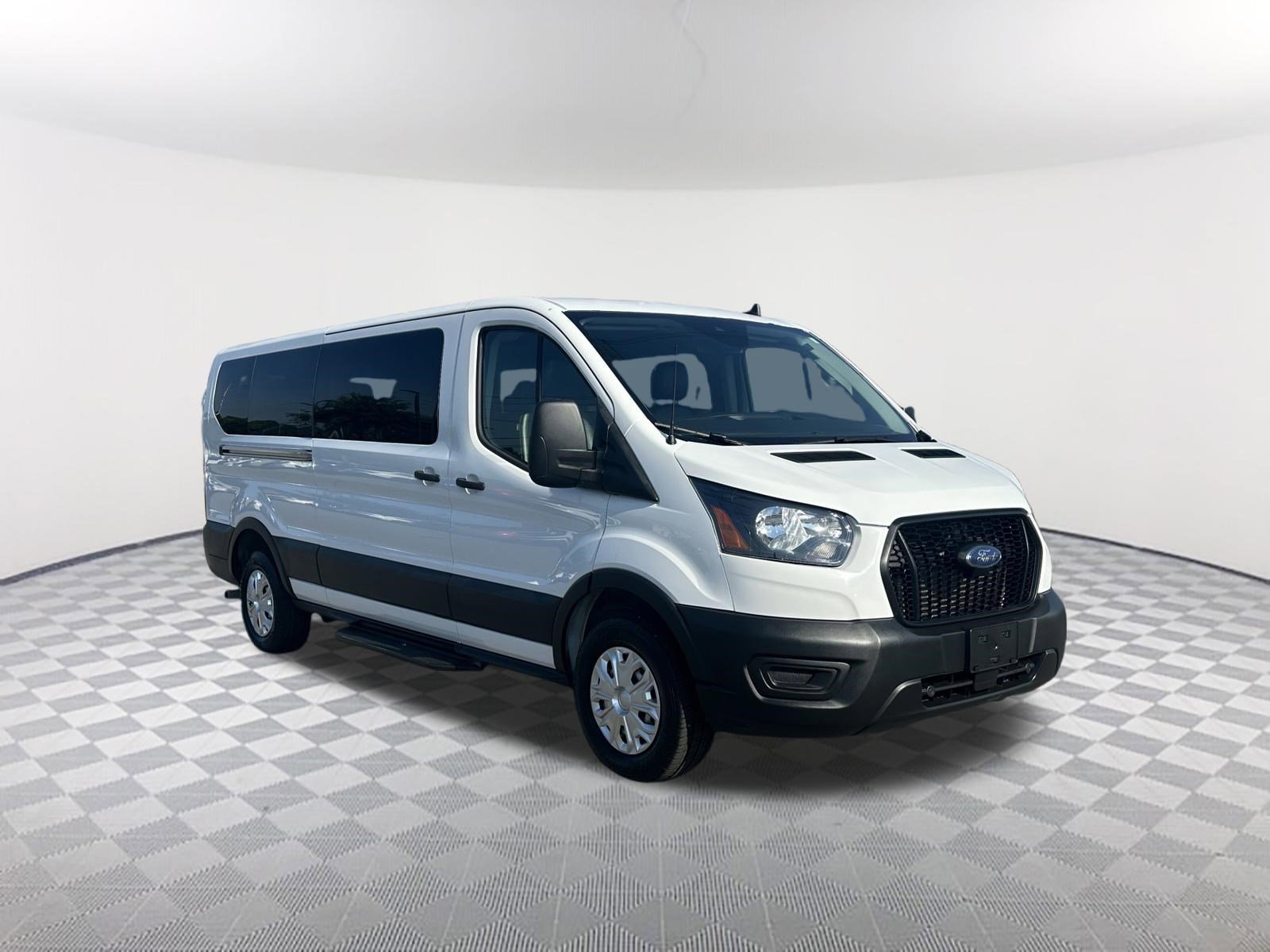 Used 2023 White Ford XL image 3