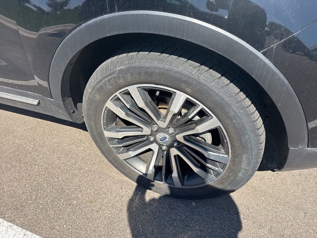 Used 2017 Black Ford Platinum image 4