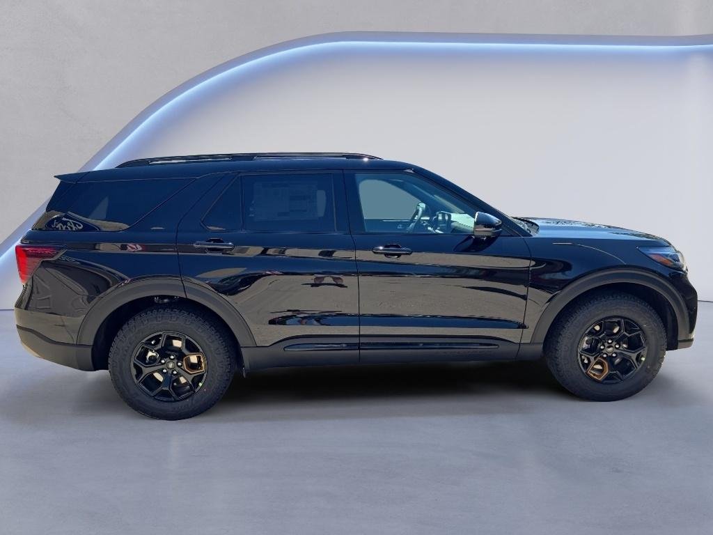 New 2026 Agate Black Metallic Ford Tremor® image 4