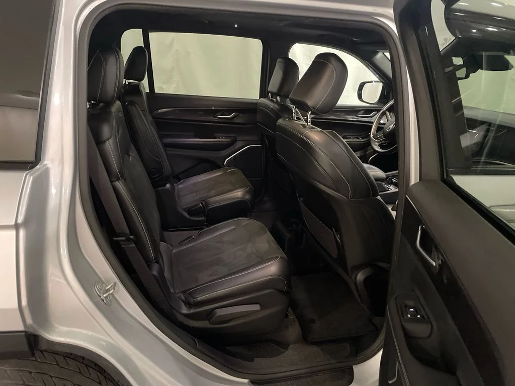 Used 2021 Silver Zynith Jeep Altitude image 26