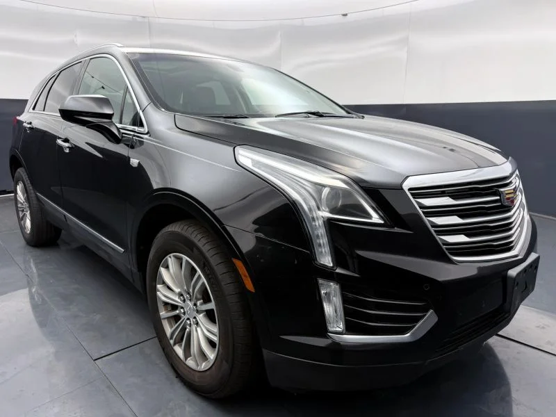 Used 2017  Cadillac Luxury Sport Utility 4D image 1