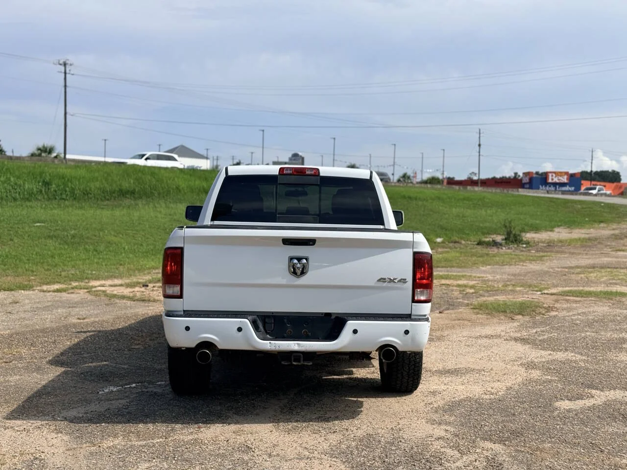 Used 2012 White RAM Sport 4x4 4dr Crew Cab 5.5 ft. SB Pickup image 4