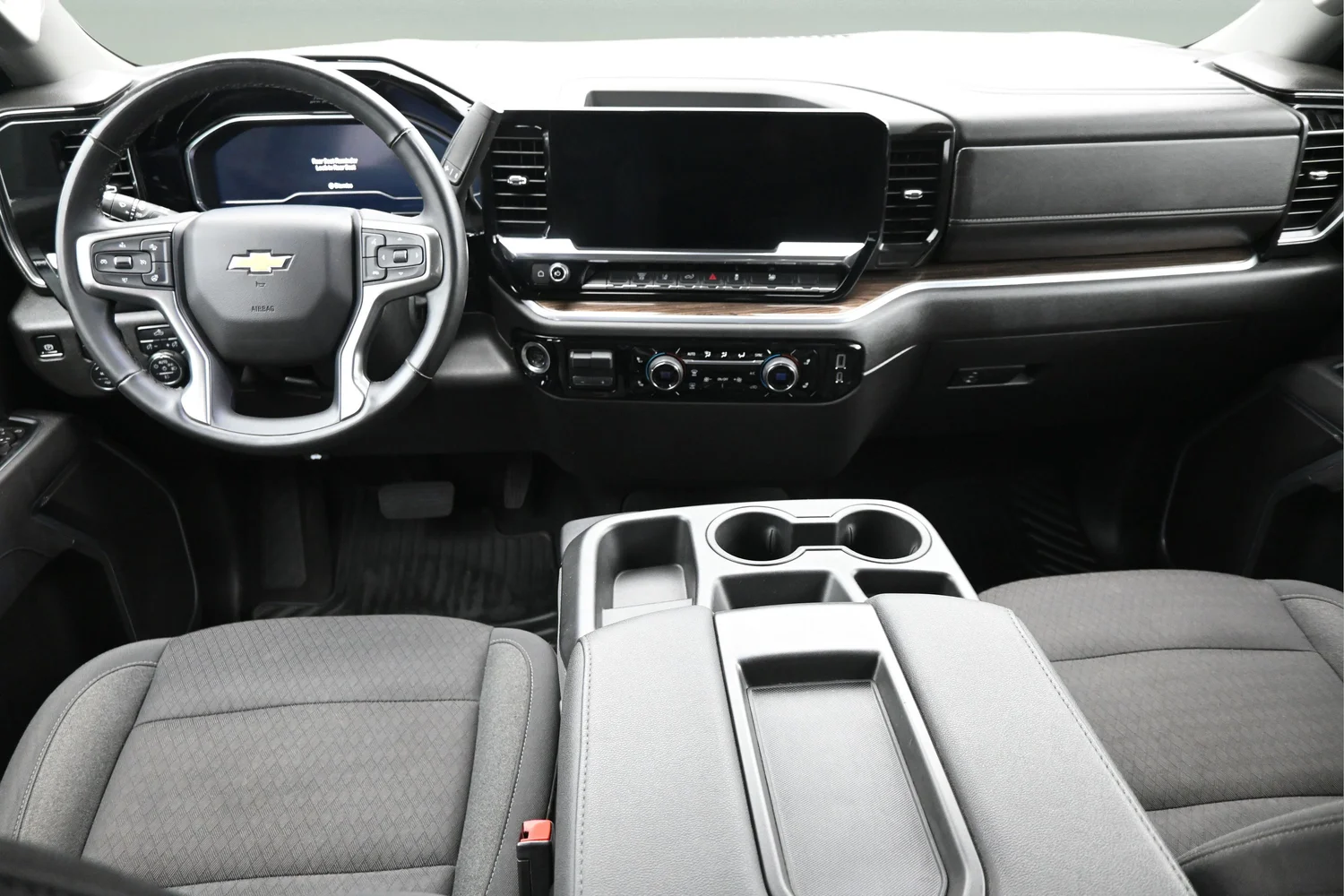 Used 2025 White Chevrolet LT image 11