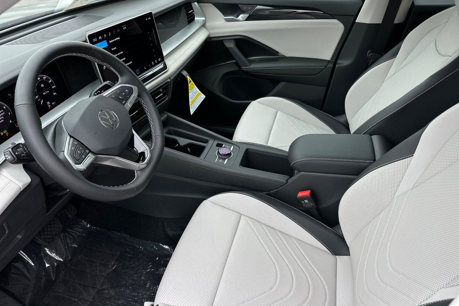 New 2026 Deep Black Pearl Volkswagen 2.0T SE image 10