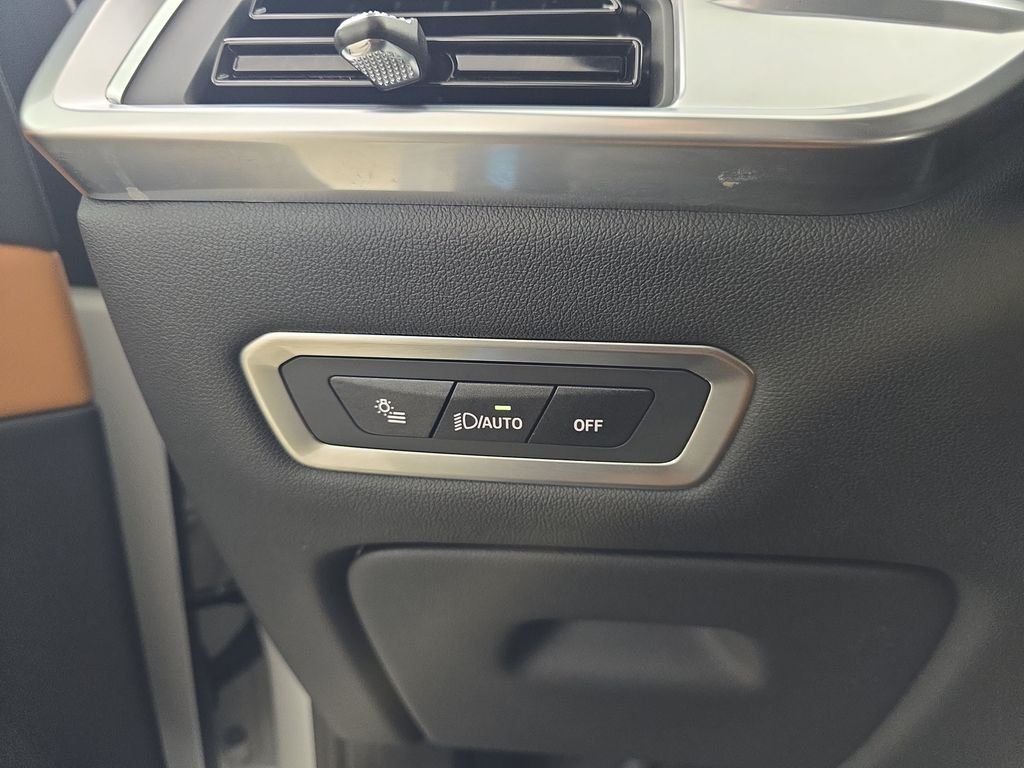 Used 2026 Mineral White Metallic BMW xDrive40i image 30