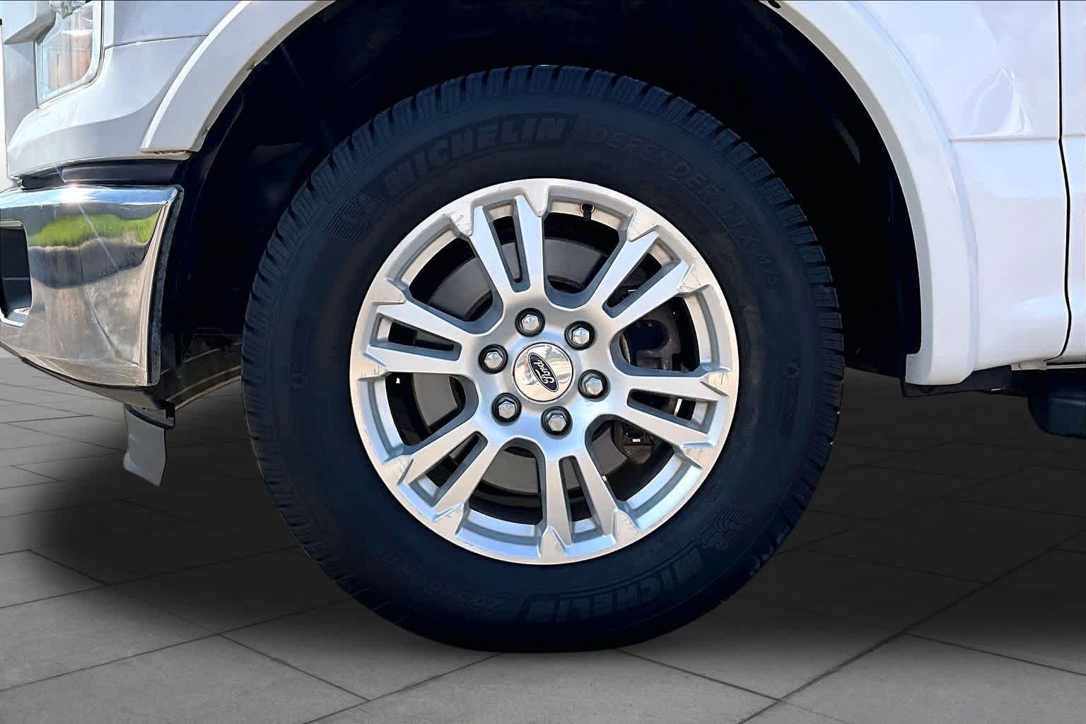Used 2015 Oxford White Ford Lariat image 10