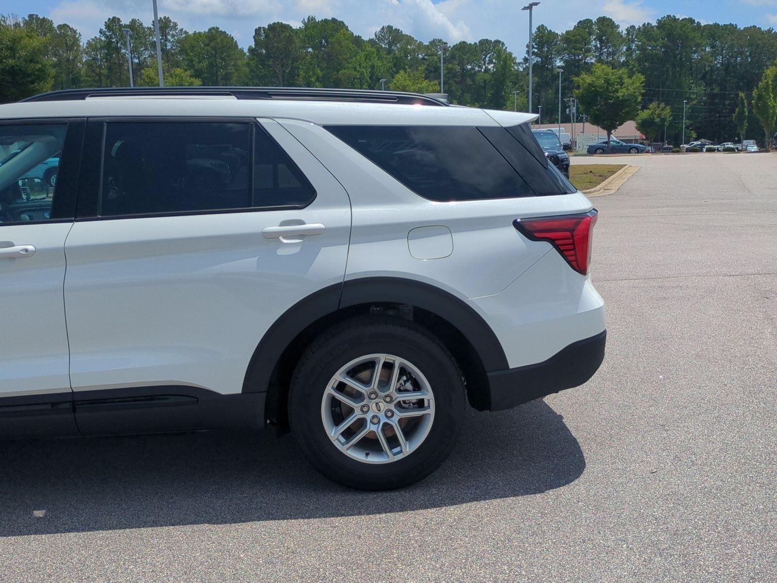 New 2026 Star White Metallic Tri-Coat Ford Active image 11
