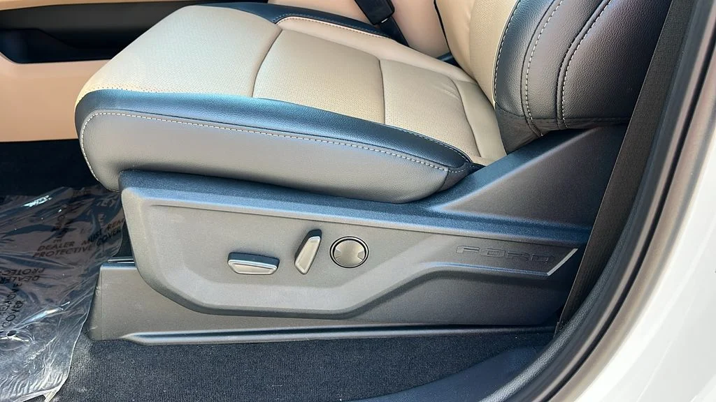 New 2026 Star White Metallic Tri-Coat Ford F-250® Lariat® image 16