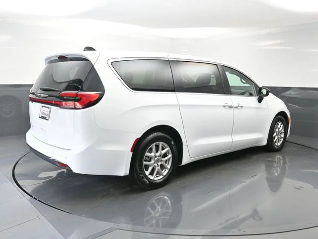 Used 2024 White Chrysler Touring L image 7
