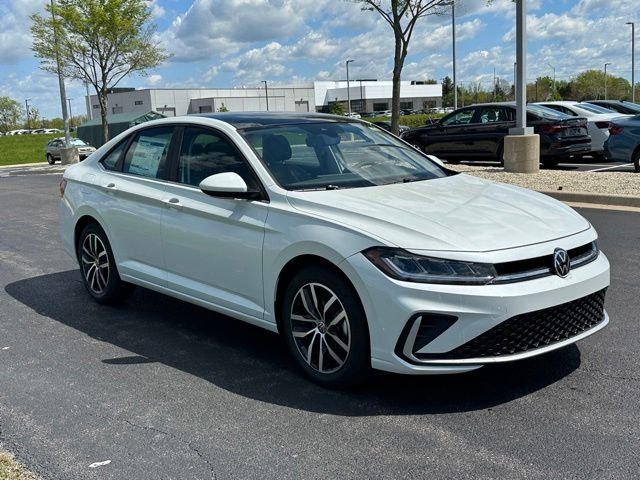 New 2026 Opal White Pearl Volkswagen 1.5T SE image 3