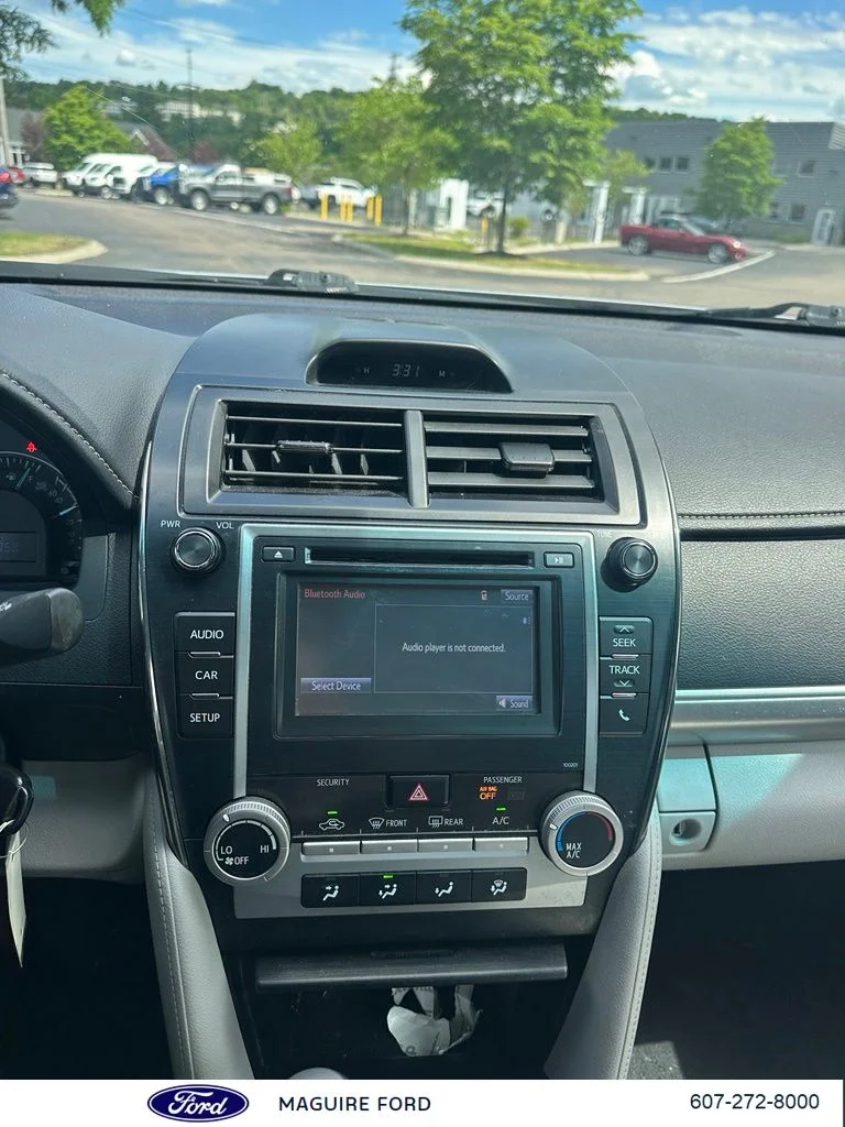 Used 2014 Silver Toyota LE image 16