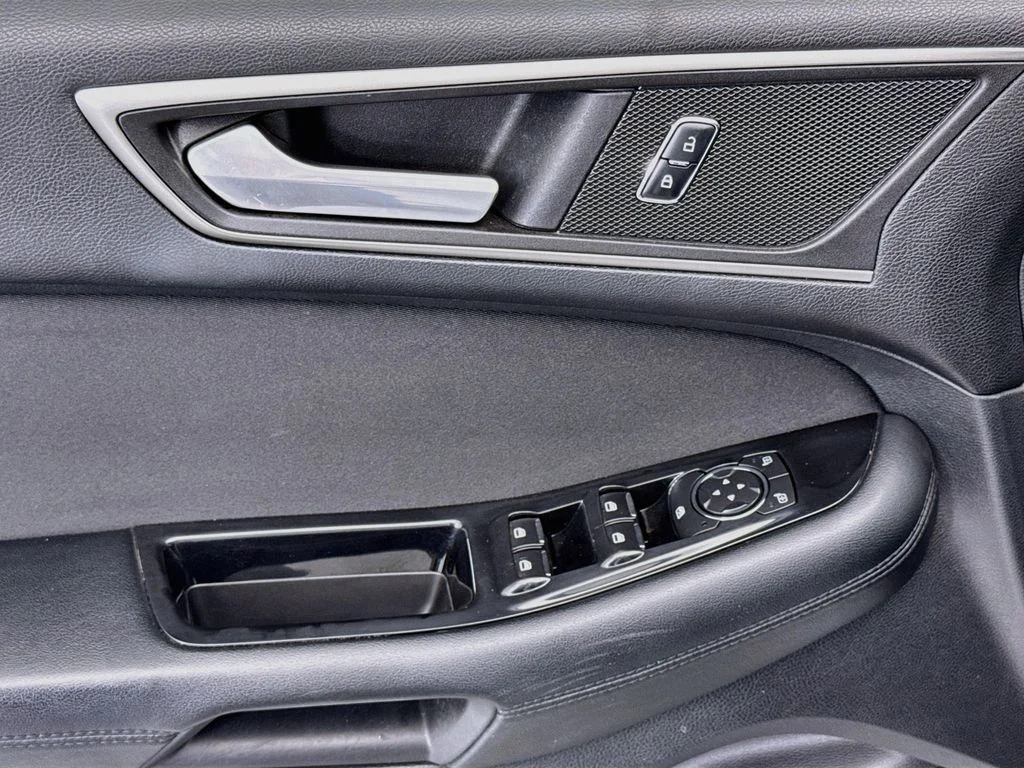 Used 2016 White Ford SEL image 21
