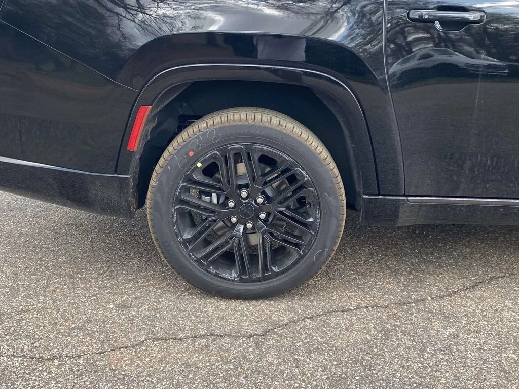 New 2026 High Gloss Black Exterior Paint Jeep Limited Reserve image 8