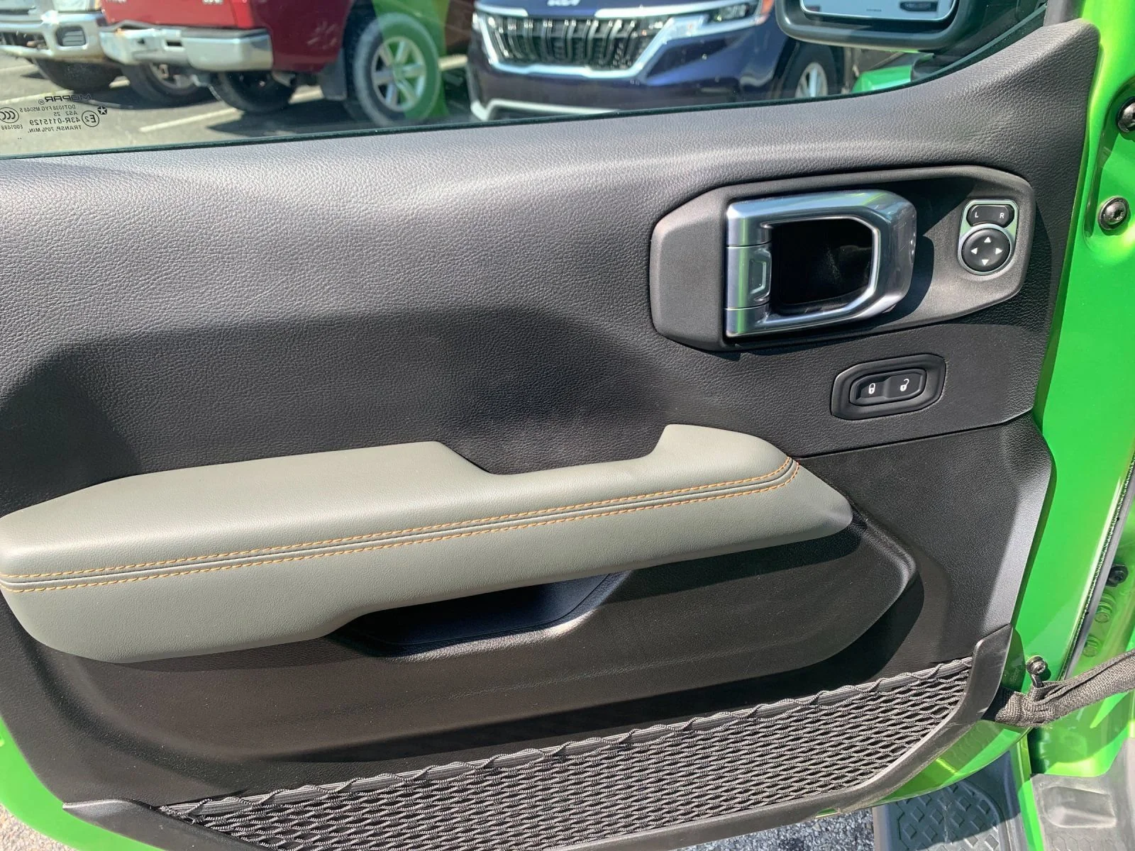 Used 2025 Green Jeep Mojave X image 11