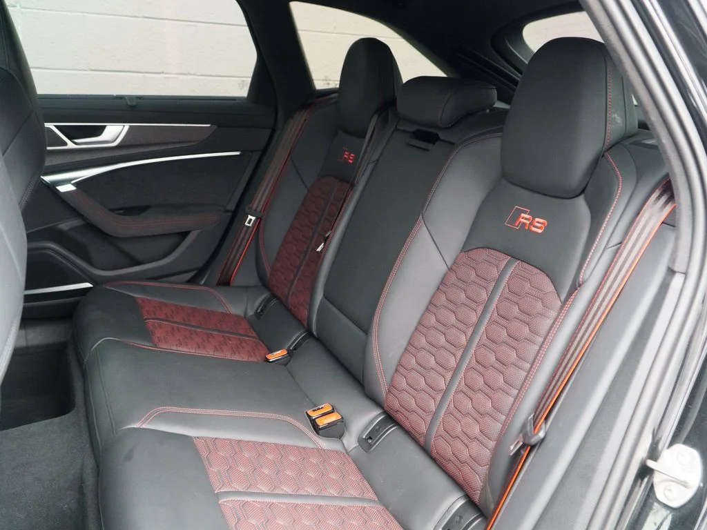 Used 2025  Audi 4.0T image 18