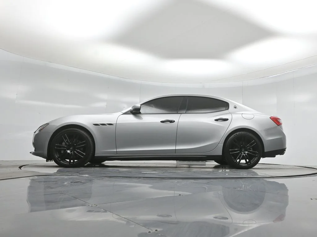 Used 2017 Silver Maserati Base image 6