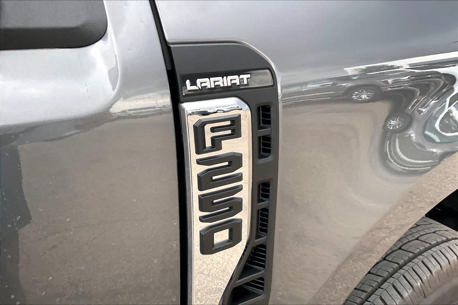 Used 2026 Carbonized Gray Metallic Ford LARIAT image 10