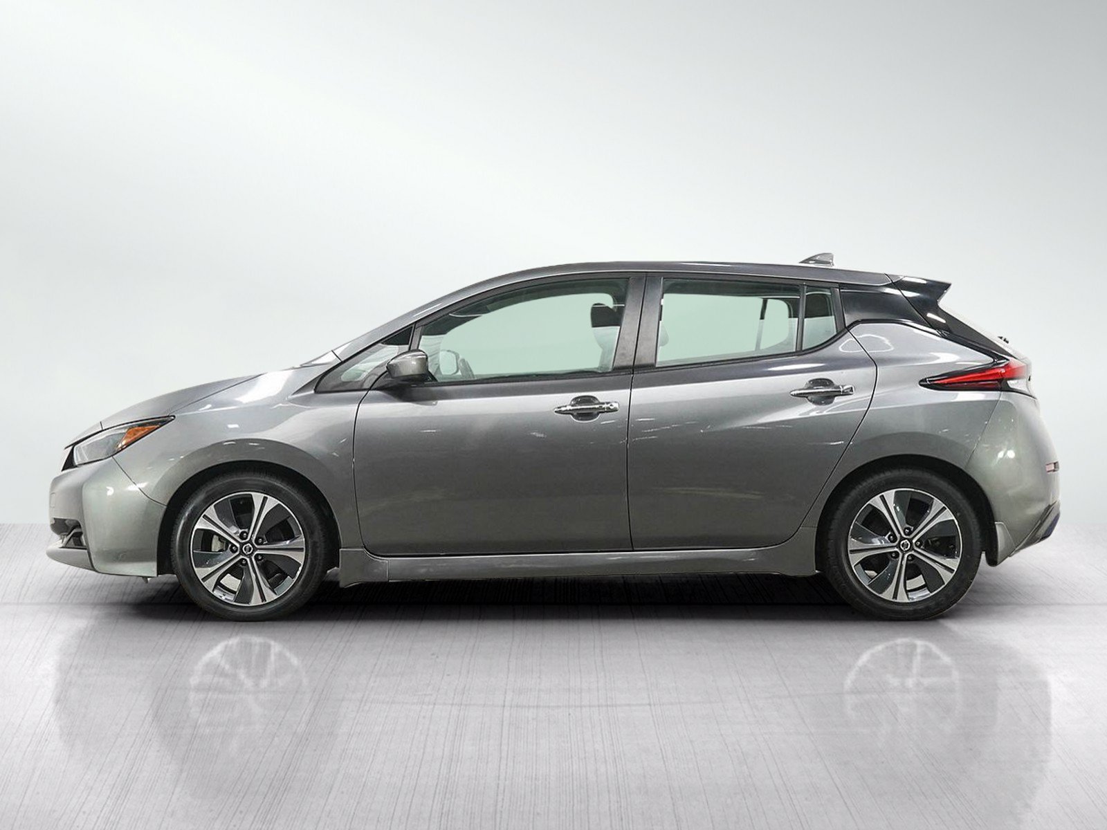 Used 2020 Gun Metallic Nissan SV Hatchback image 2