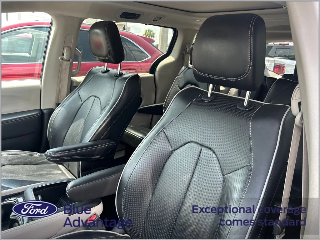 Used 2023 Gray Chrysler Limited image 11