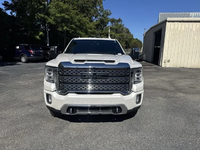 Used 2022 White GMC Denali image 2