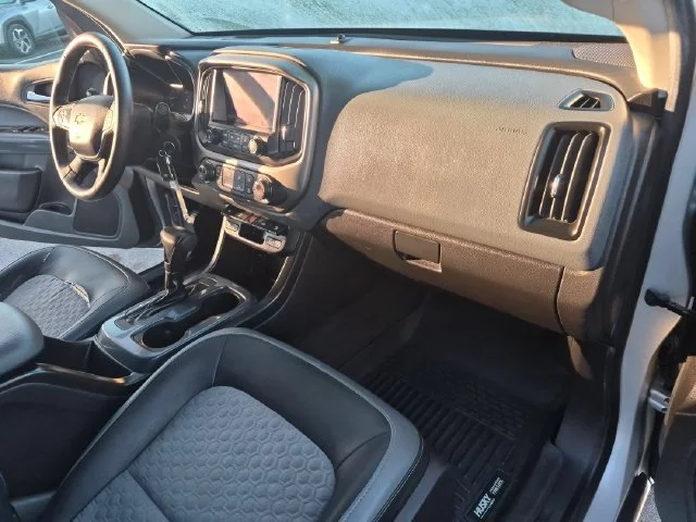Used 2015 Silver Chevrolet Z71 image 34