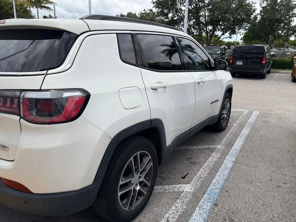 Used 2020 White Clearcoat Jeep Latitude image 4