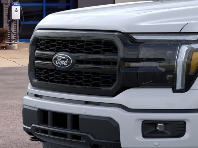 New 2026 Oxford White Ford Lariat® image 17
