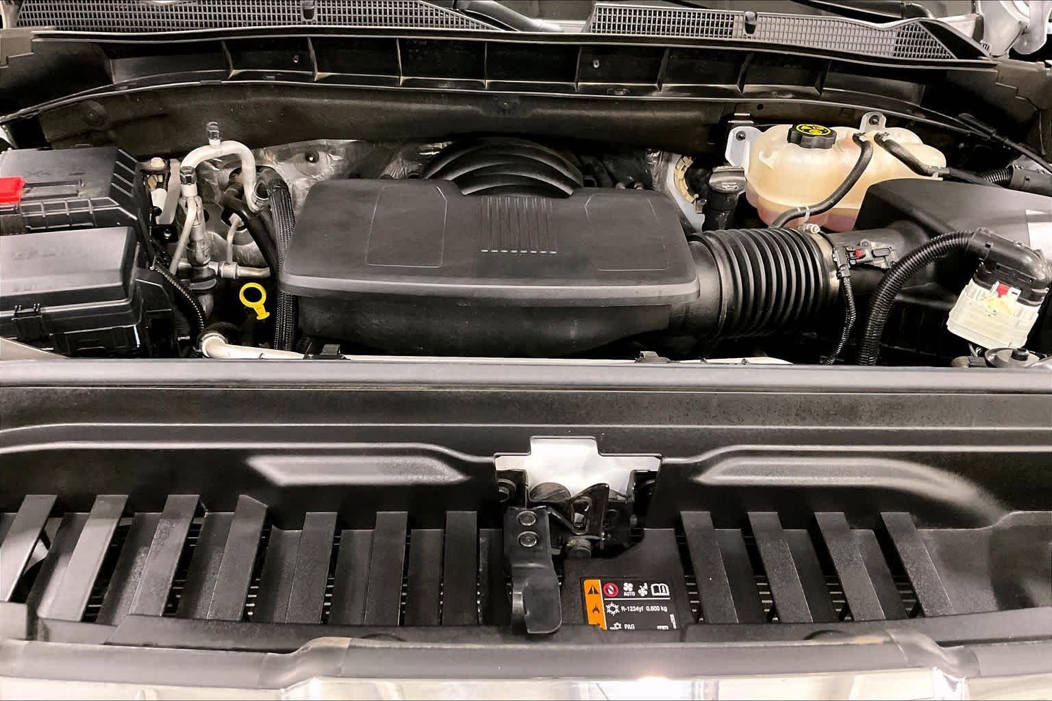 Used 2024 White Frost Tricoat GMC Denali image 32