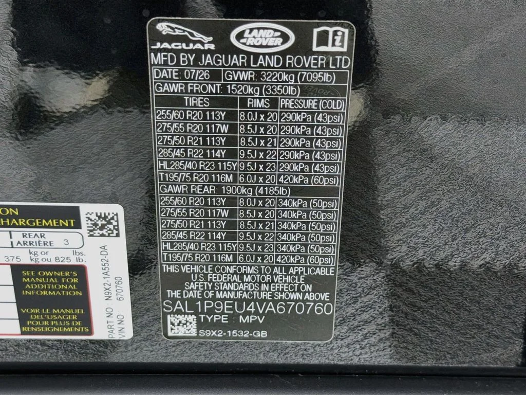 New 2027 Santorini Black Land Rover SE image 34