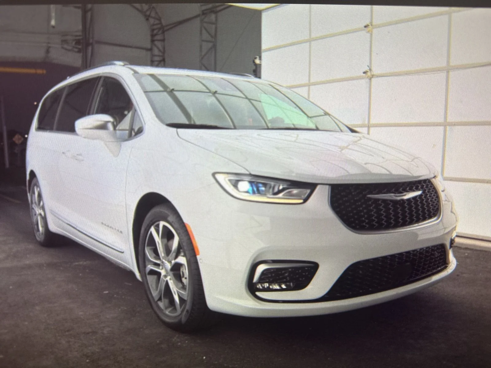 2024 Chrysler Pacifica Pinnacle's photo