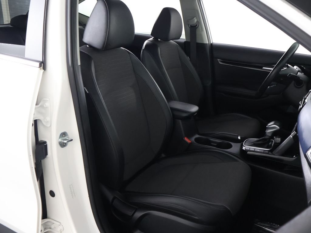 Used 2022 White Kia S image 28