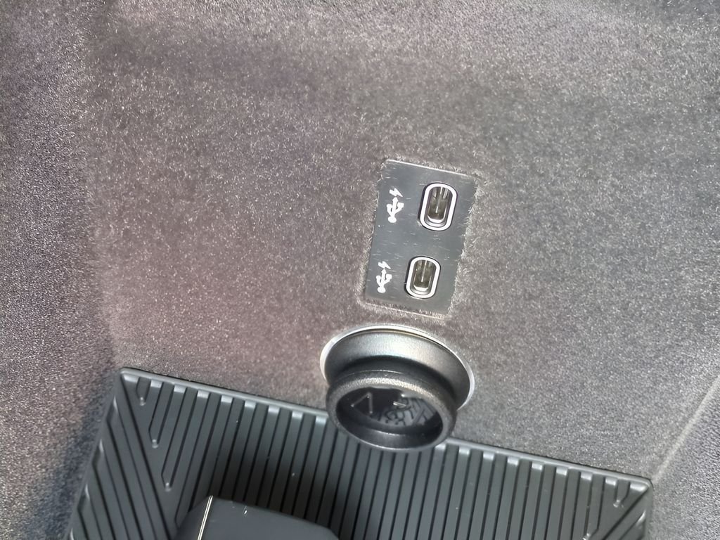 New 2026 Oxide Grey Metallic BMW 750e xDrive image 23