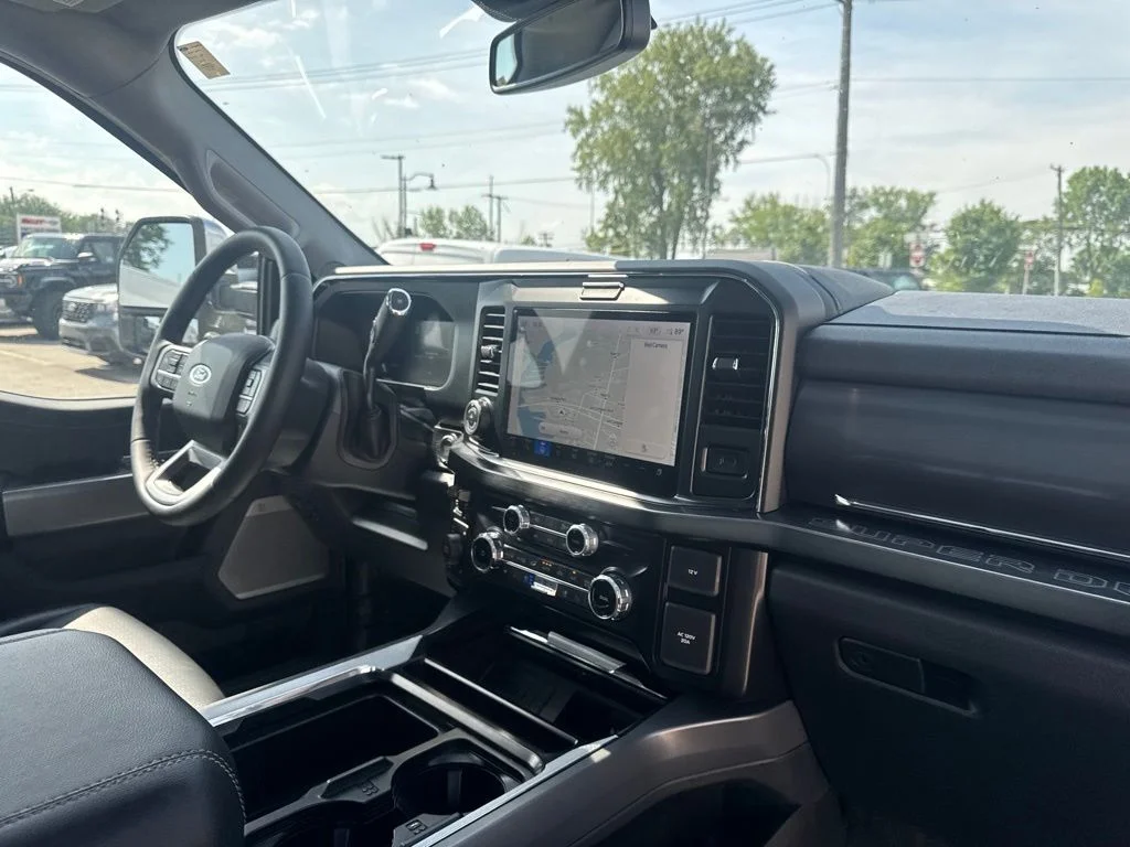 Used 2025 White Ford Lariat image 40