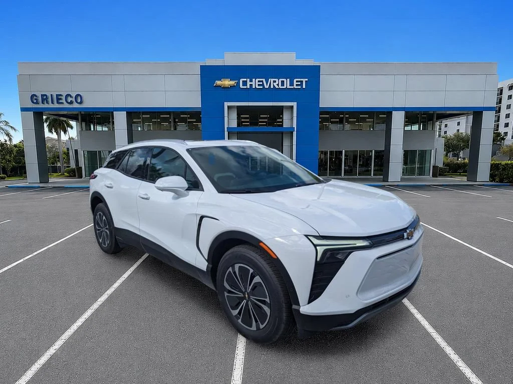 New 2025 Summit White Chevrolet LT image 2