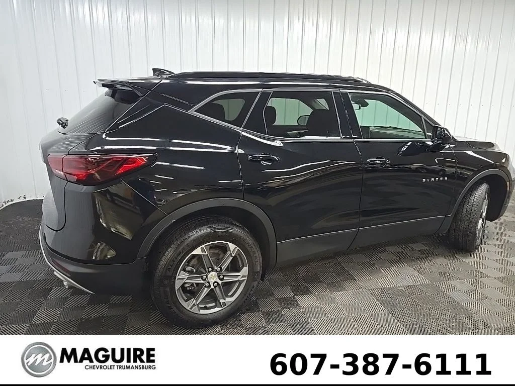Used 2023 Black Chevrolet LT image 3