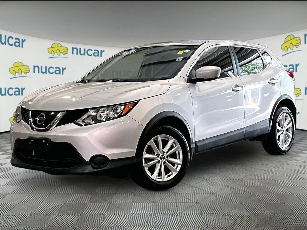 Used 2019 Silver Nissan S image 3