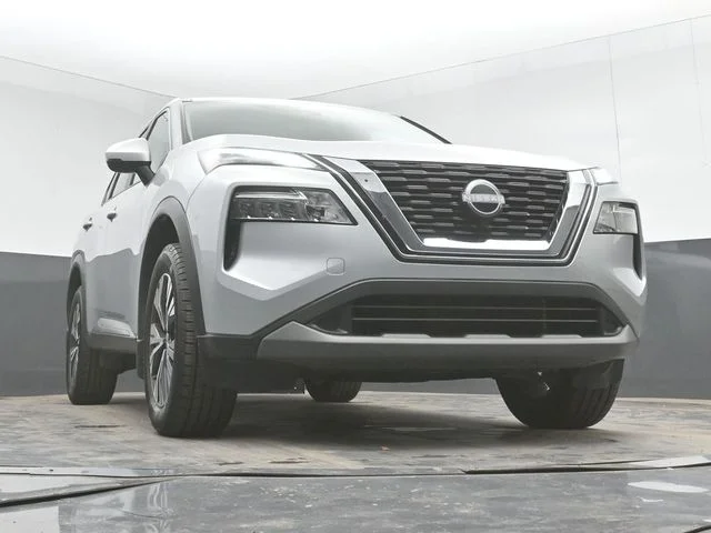 Used 2022 Silver Nissan SV image 39