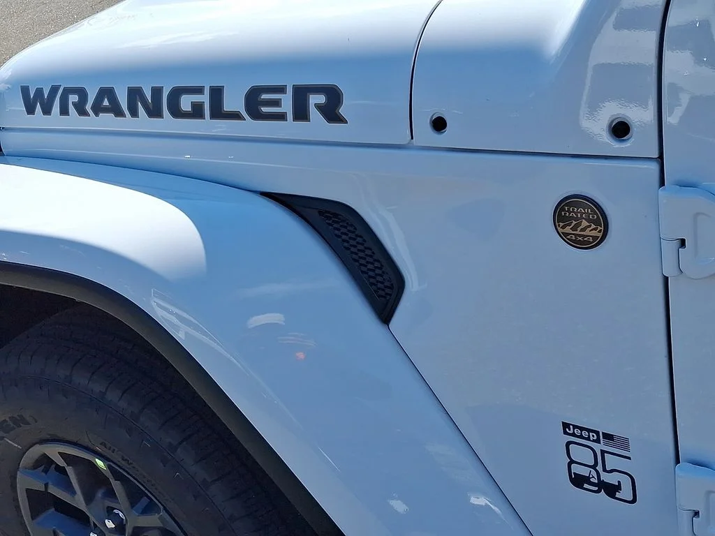 New 2026 Bright White Clear-Coat Exterior Paint Jeep 85th Anniversary Edition image 15